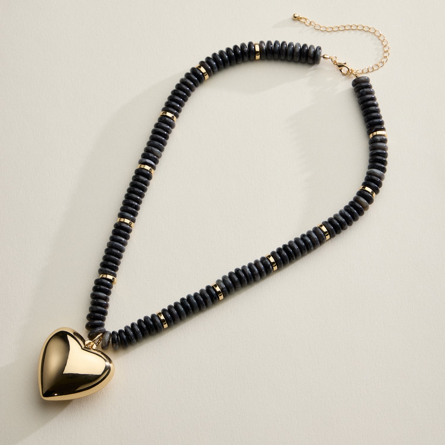 Gold Heart Pendant Beaded Necklace – Colorful Stone Choker with Adjustable Chain - Frem