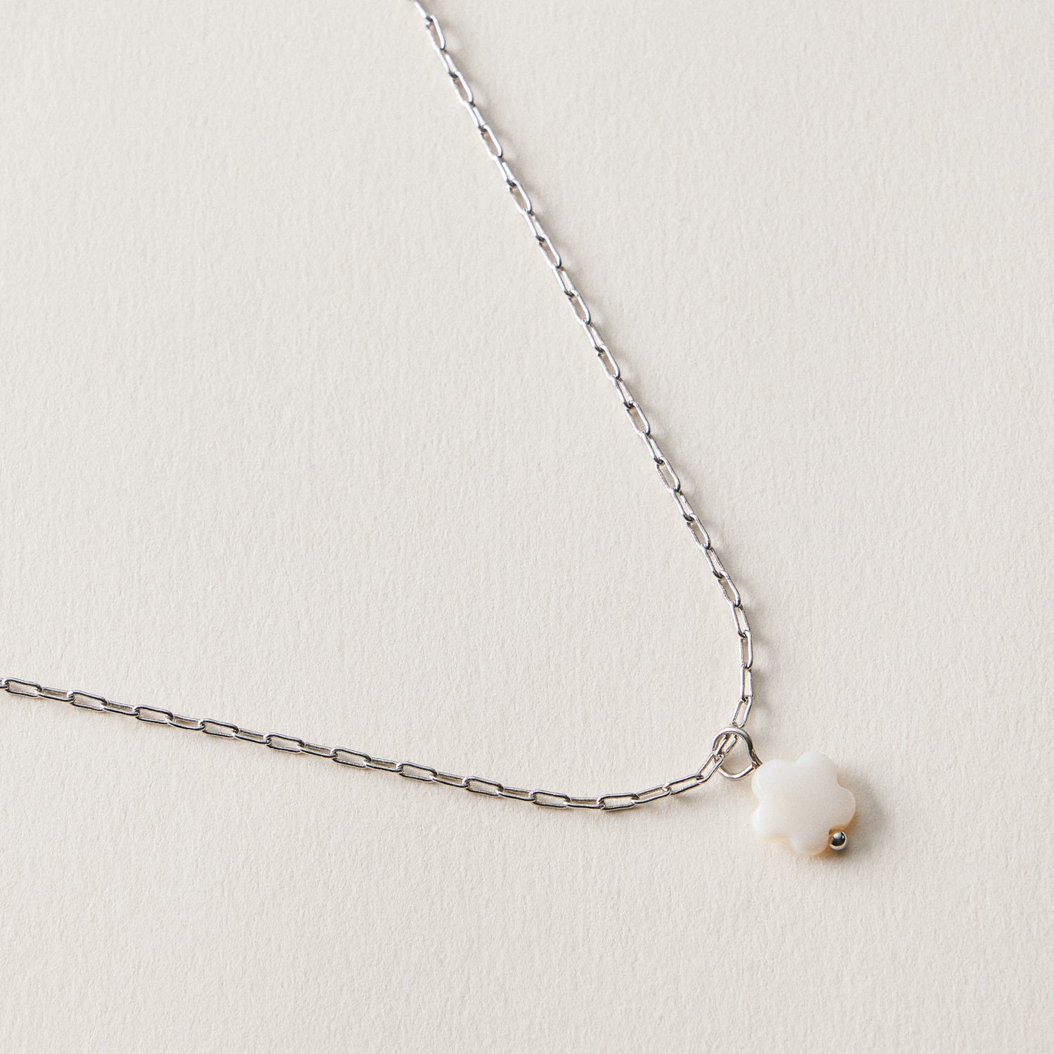 Flower Charm Chain Anklet – Minimal White Flower Anklet