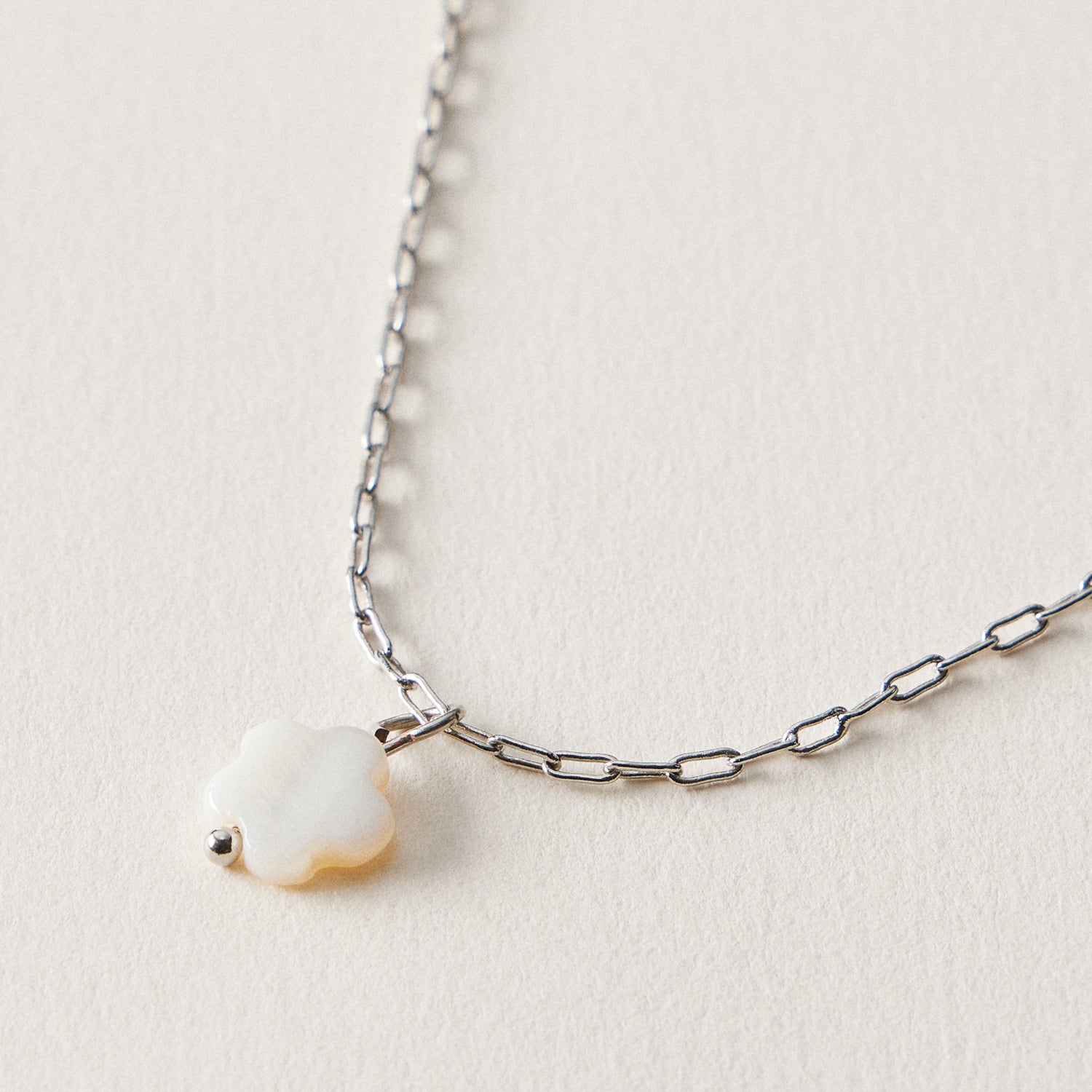 Flower Charm Chain Anklet – Minimal White Flower Anklet
