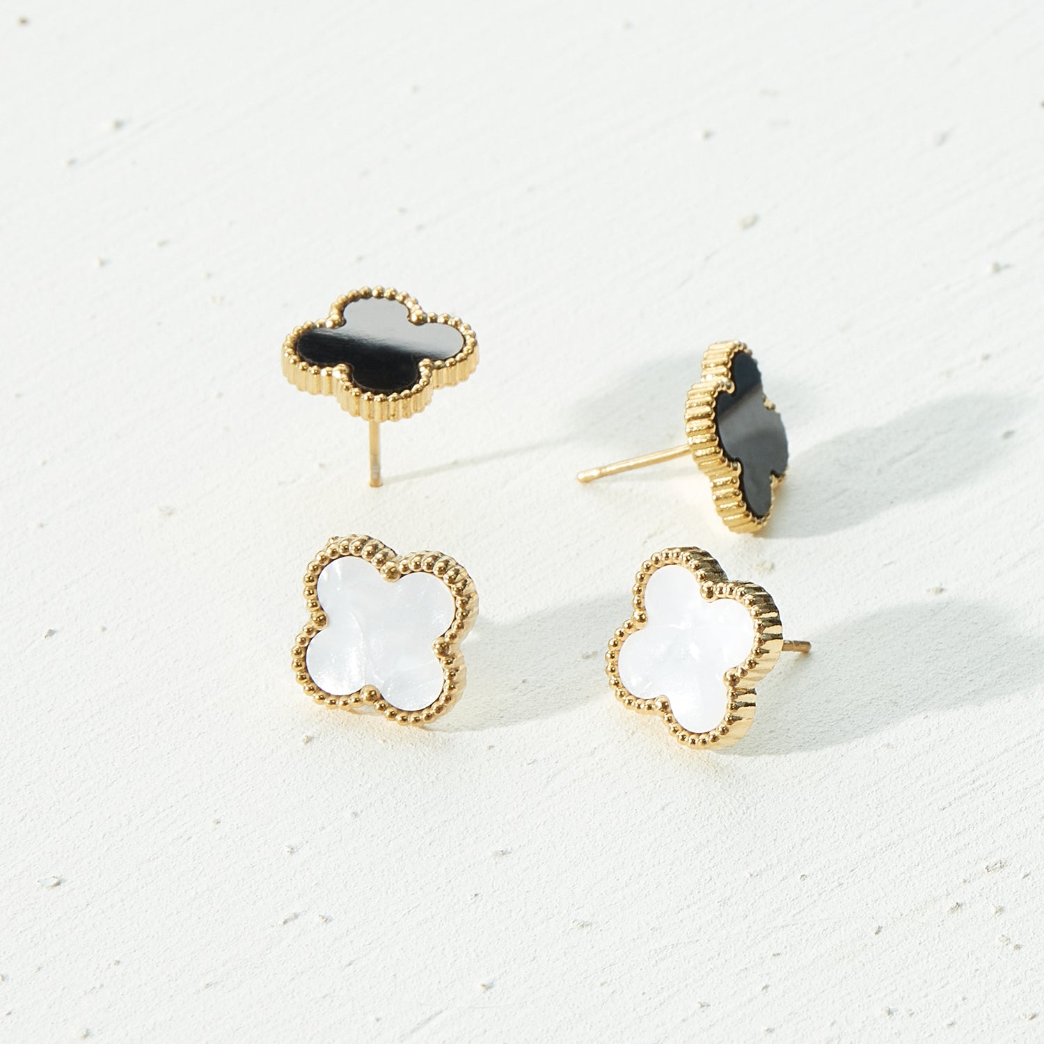 Elegant Flower Shaped Gold Stud Earrings Mother of Pearl and Black Design