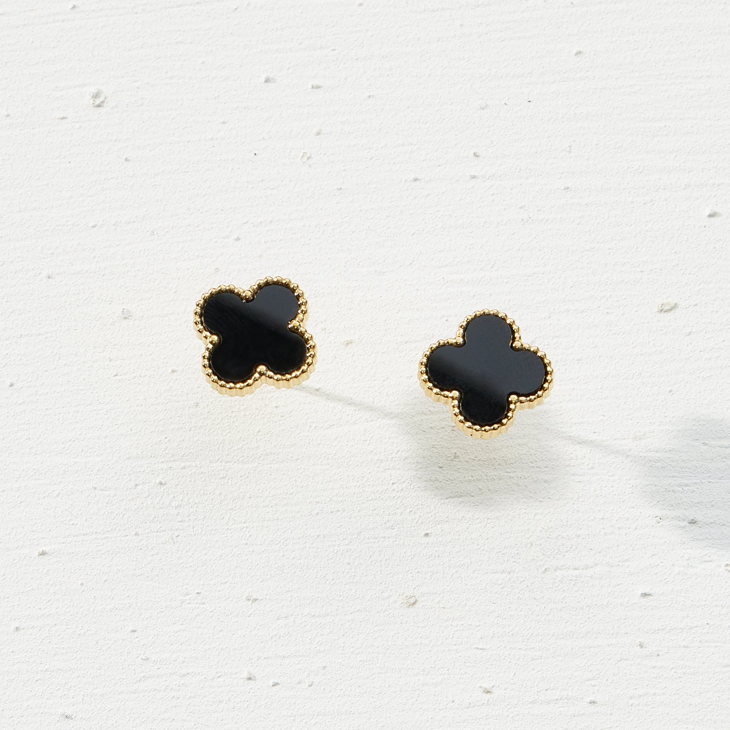 Elegant Flower Shaped Gold Stud Earrings Mother of Pearl and Black Design