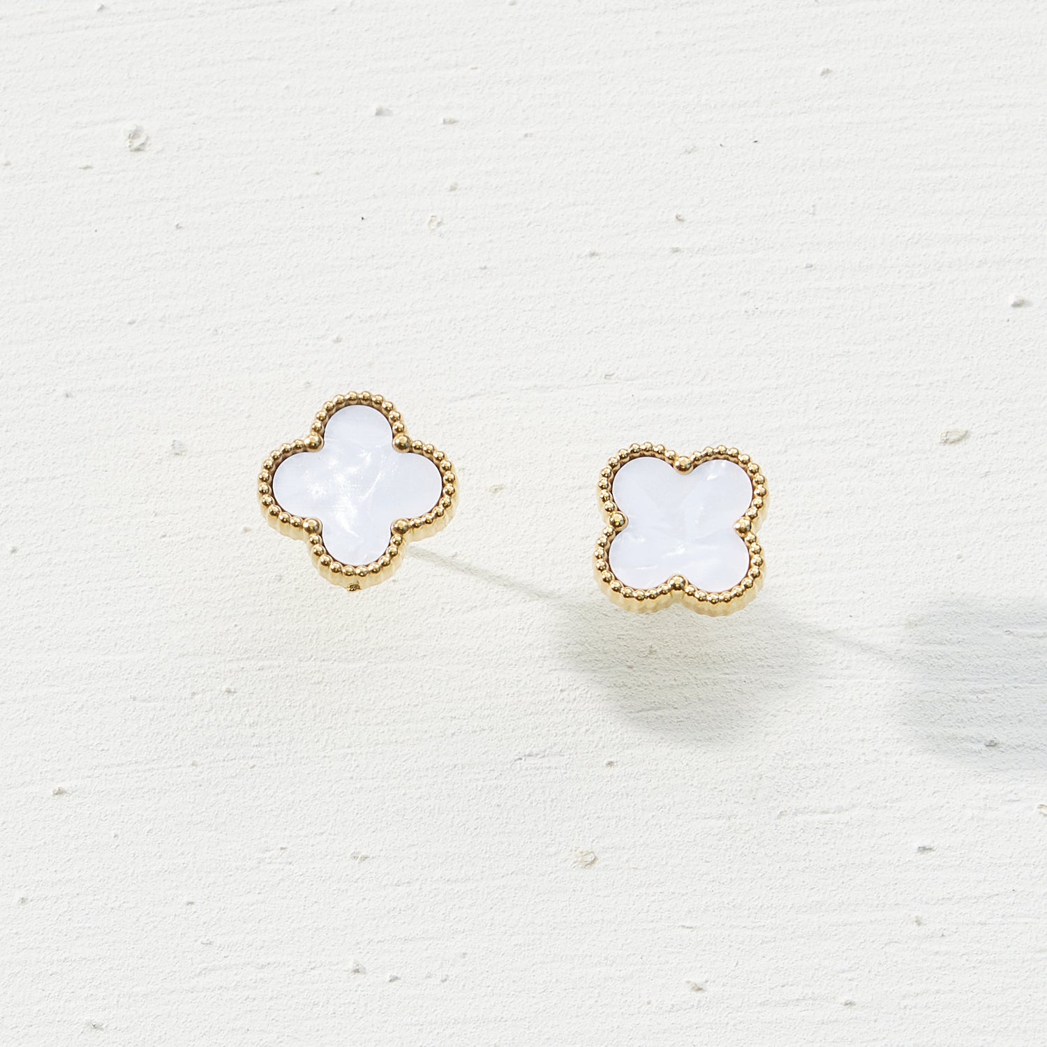 Elegant Flower Shaped Gold Stud Earrings Mother of Pearl and Black Design