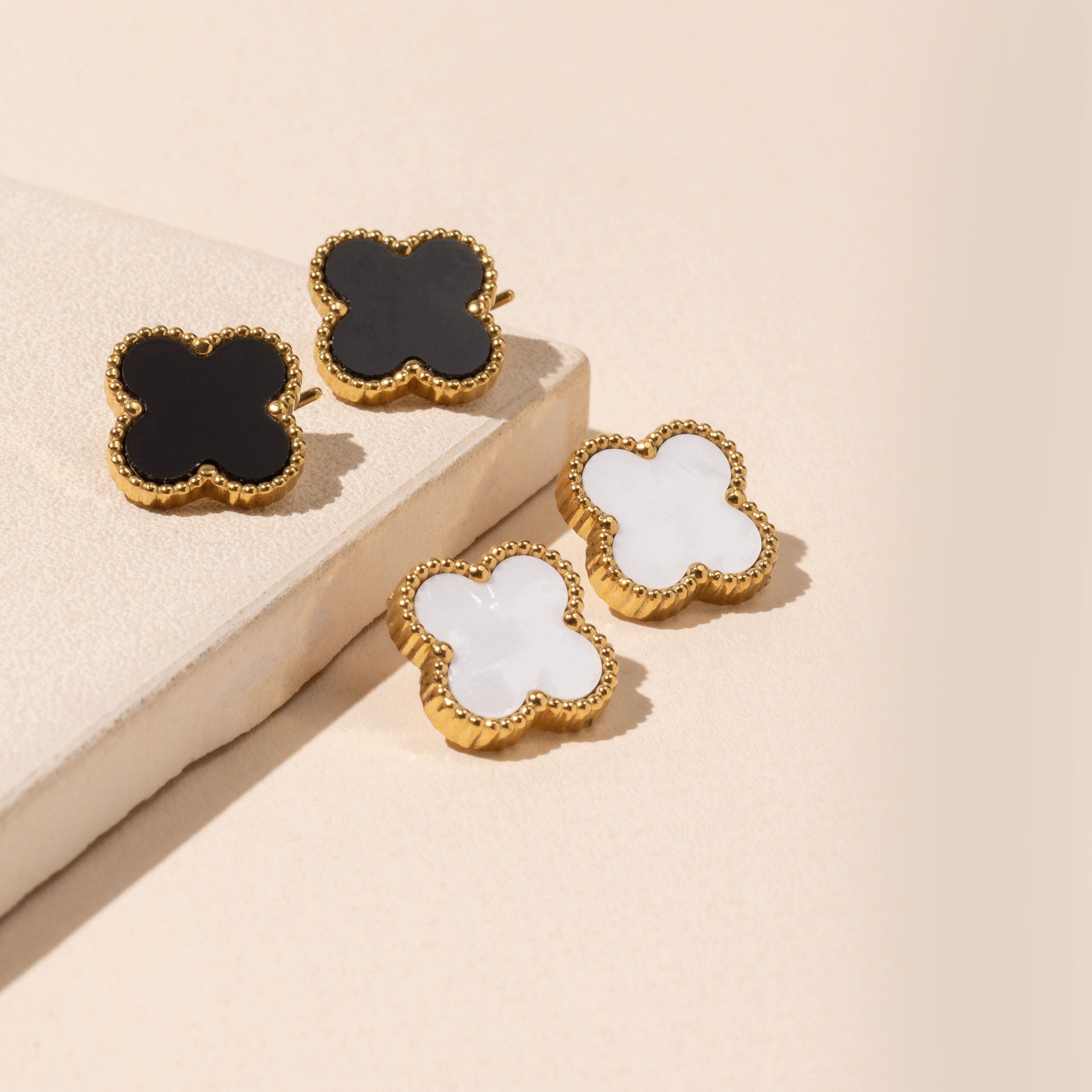 Elegant Flower Shaped Gold Stud Earrings Mother of Pearl and Black Design