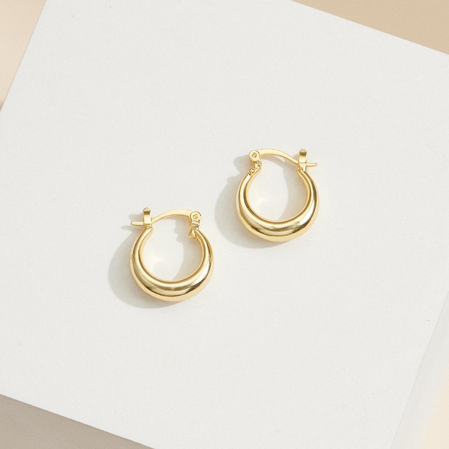 18K Gold Chunky Hoop Earrings – Classic Sculptural Style