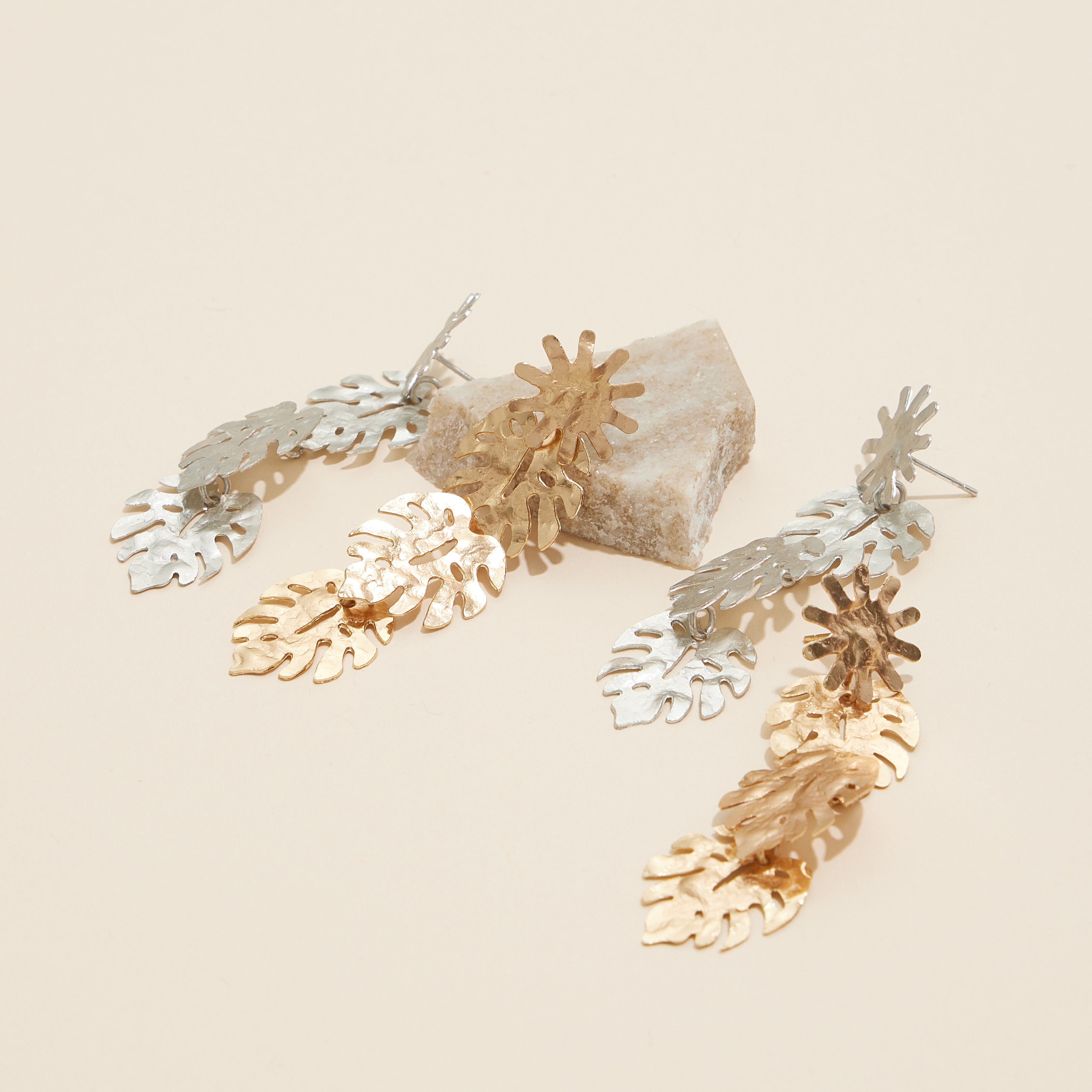 Elegant Tropical Leaf Linked Dangling Earrings