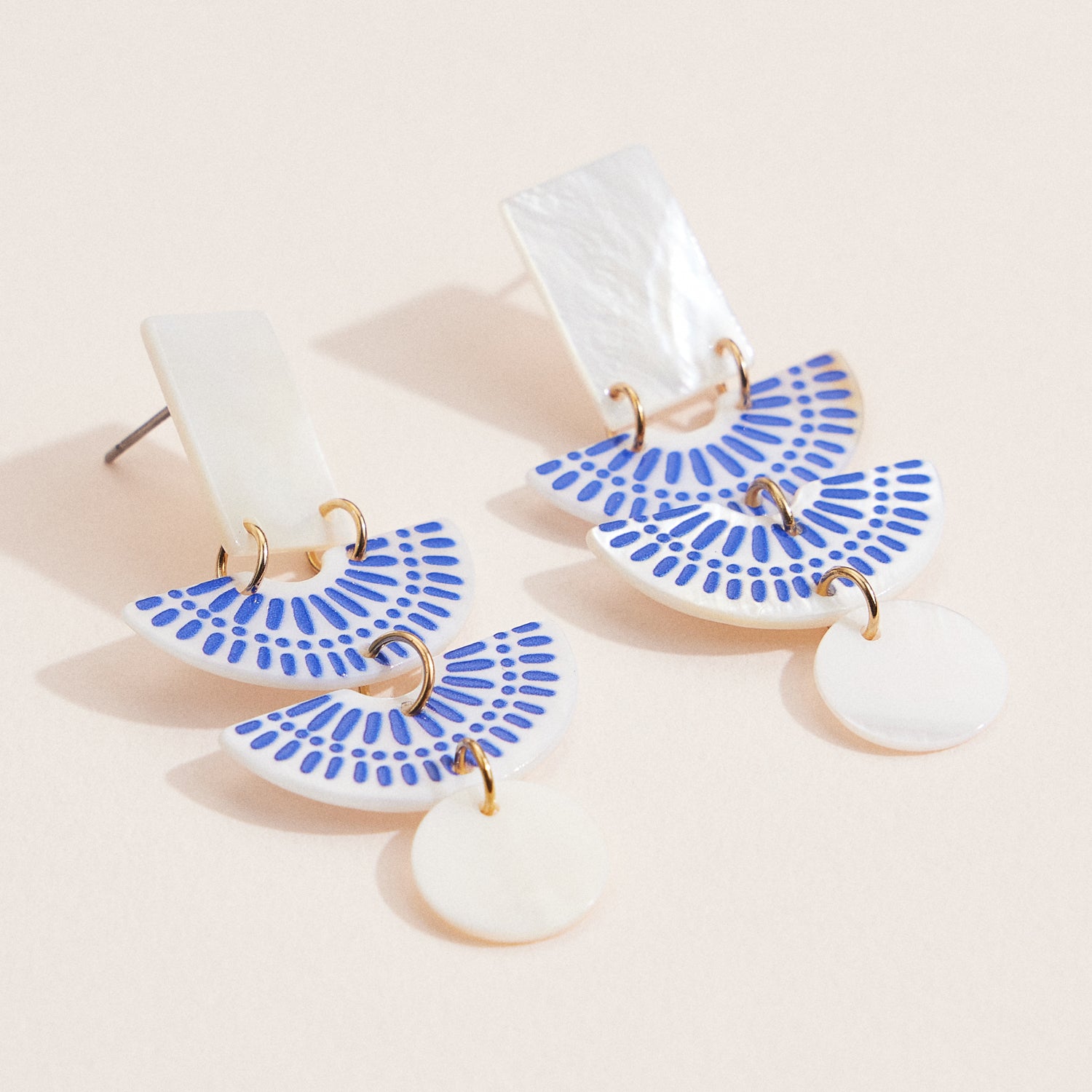 Blue & White Geometric Drop Earrings – Mother-of-Pearl Boho Statement