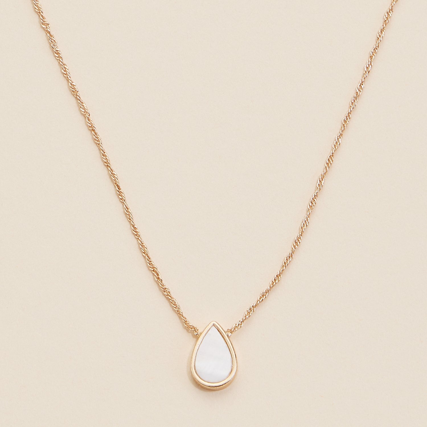 Tear Drop Shell Charm Short Necklace