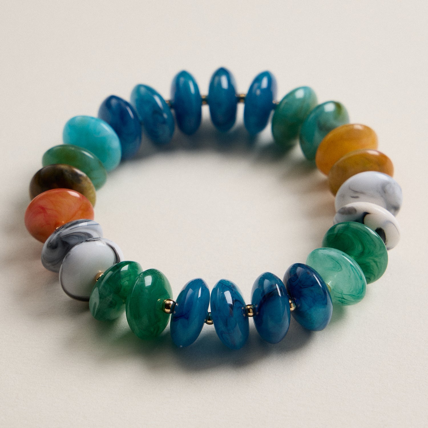 Gradient Resin Disk Stretch Bracelet in Ombre Tones