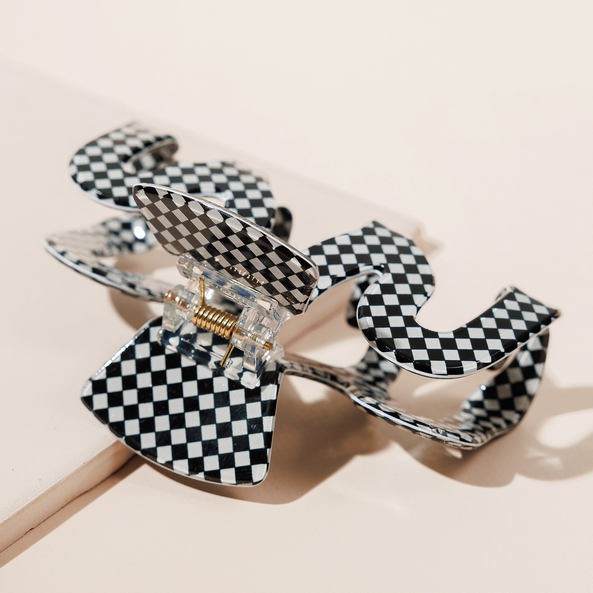 Trendy Checkered Wavy Hair Claw