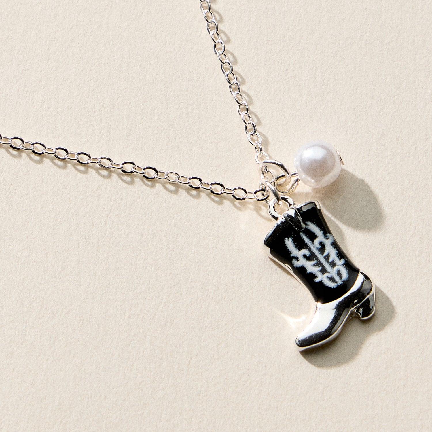 Boot Enamel Necklace – Cowboy Boot Pendant with Printed Detail & Pearl Accent - Frem