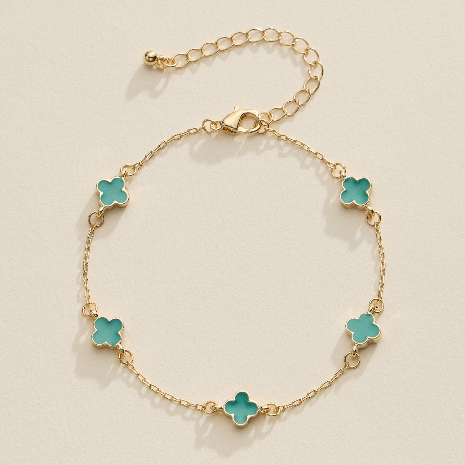Dainty Gold Clover Bracelet – Delicate Chain with Enamel Detailing