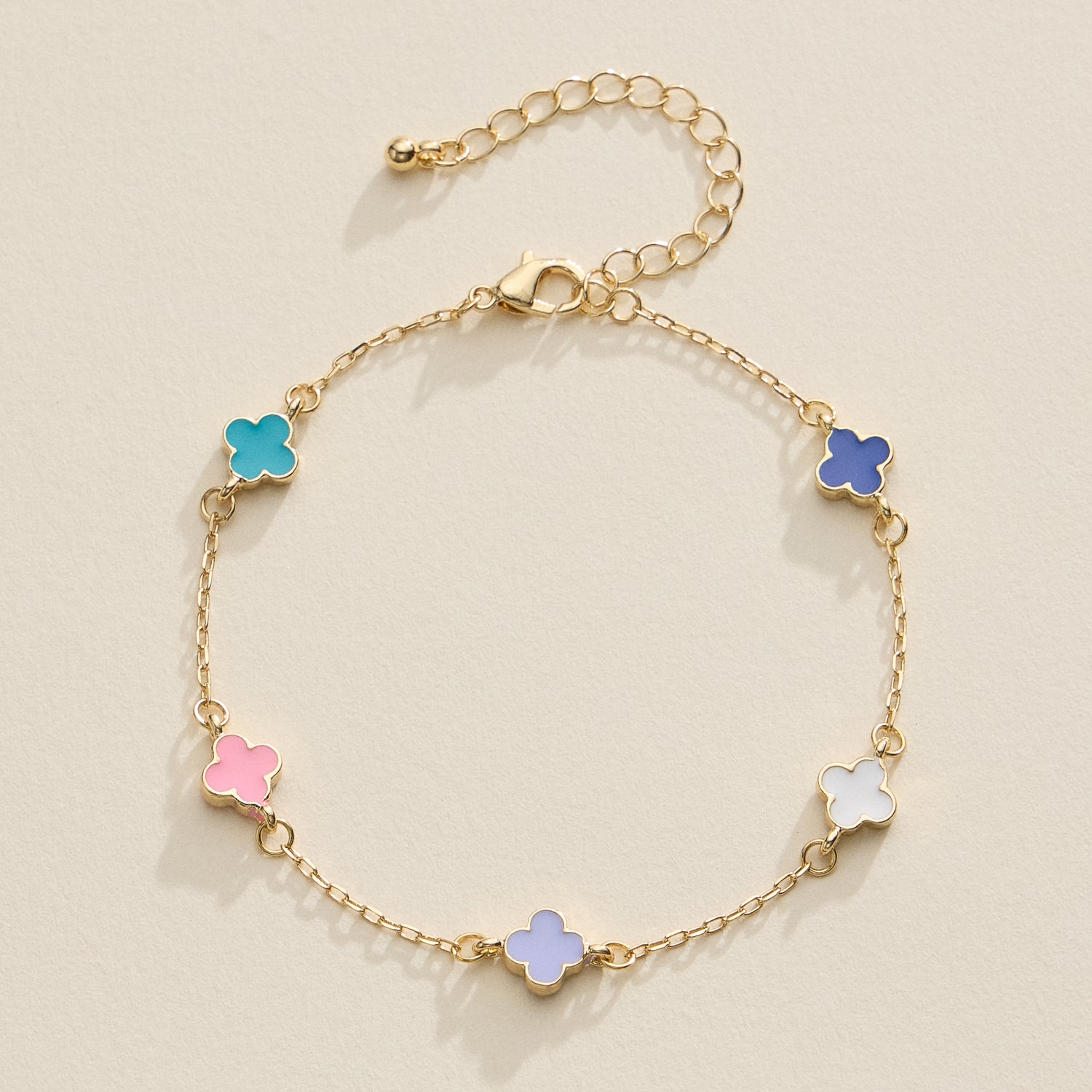 Dainty Gold Clover Bracelet – Delicate Chain with Enamel Detailing