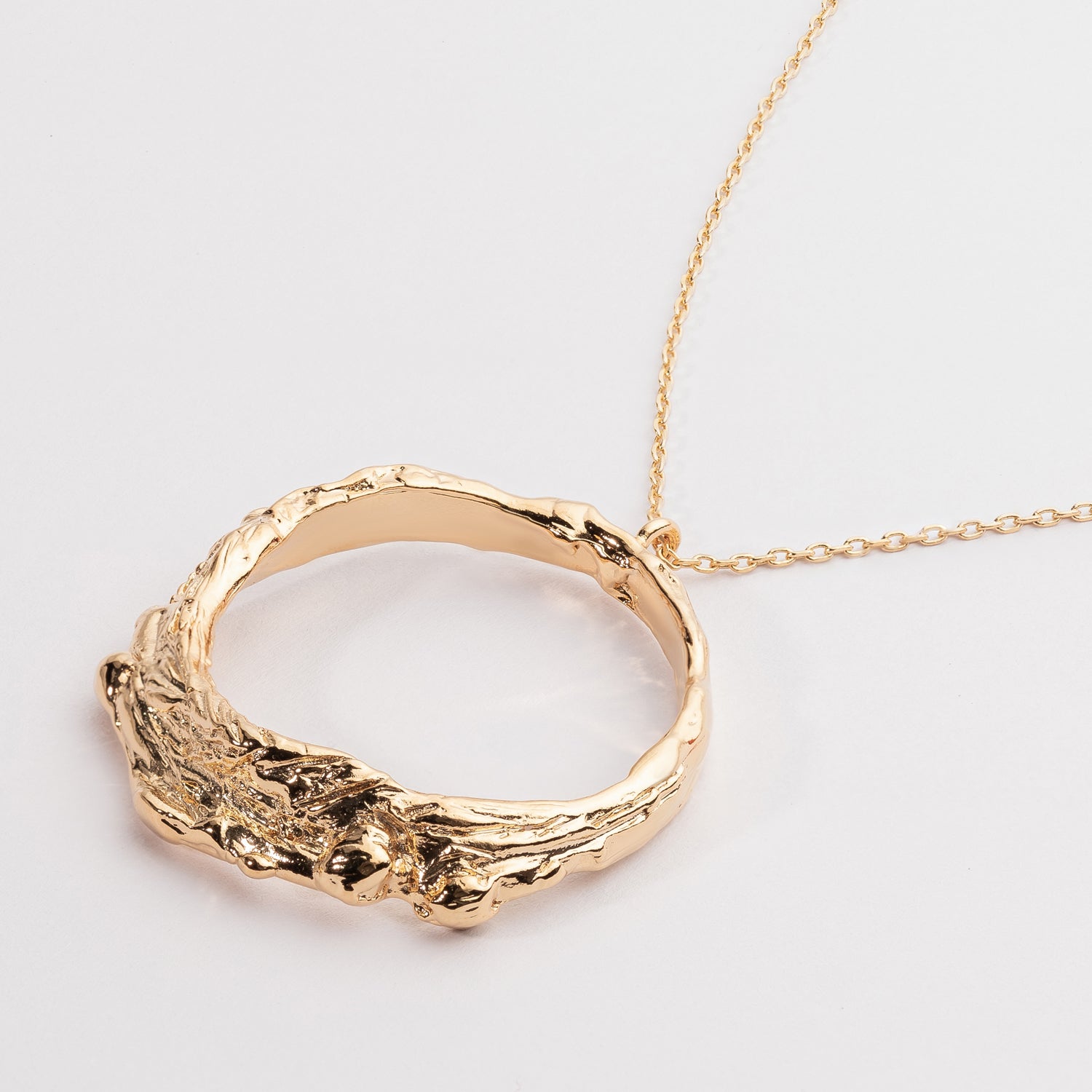 gold circle necklace