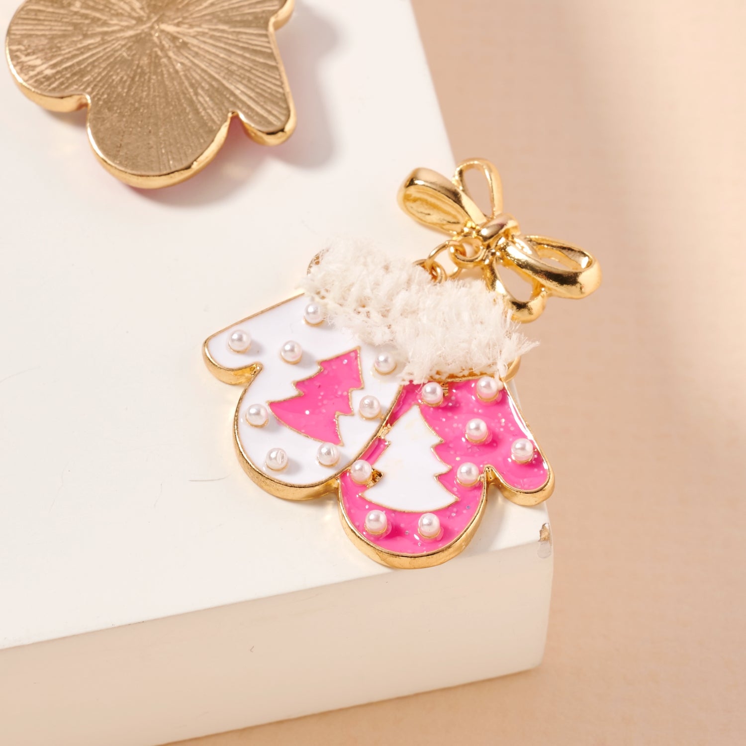 Christmas Gloves with Pearls Enamel Dangling Earrings | Charming Christmas Gloves with Pearls Enamel Drop Earrings - Frem
