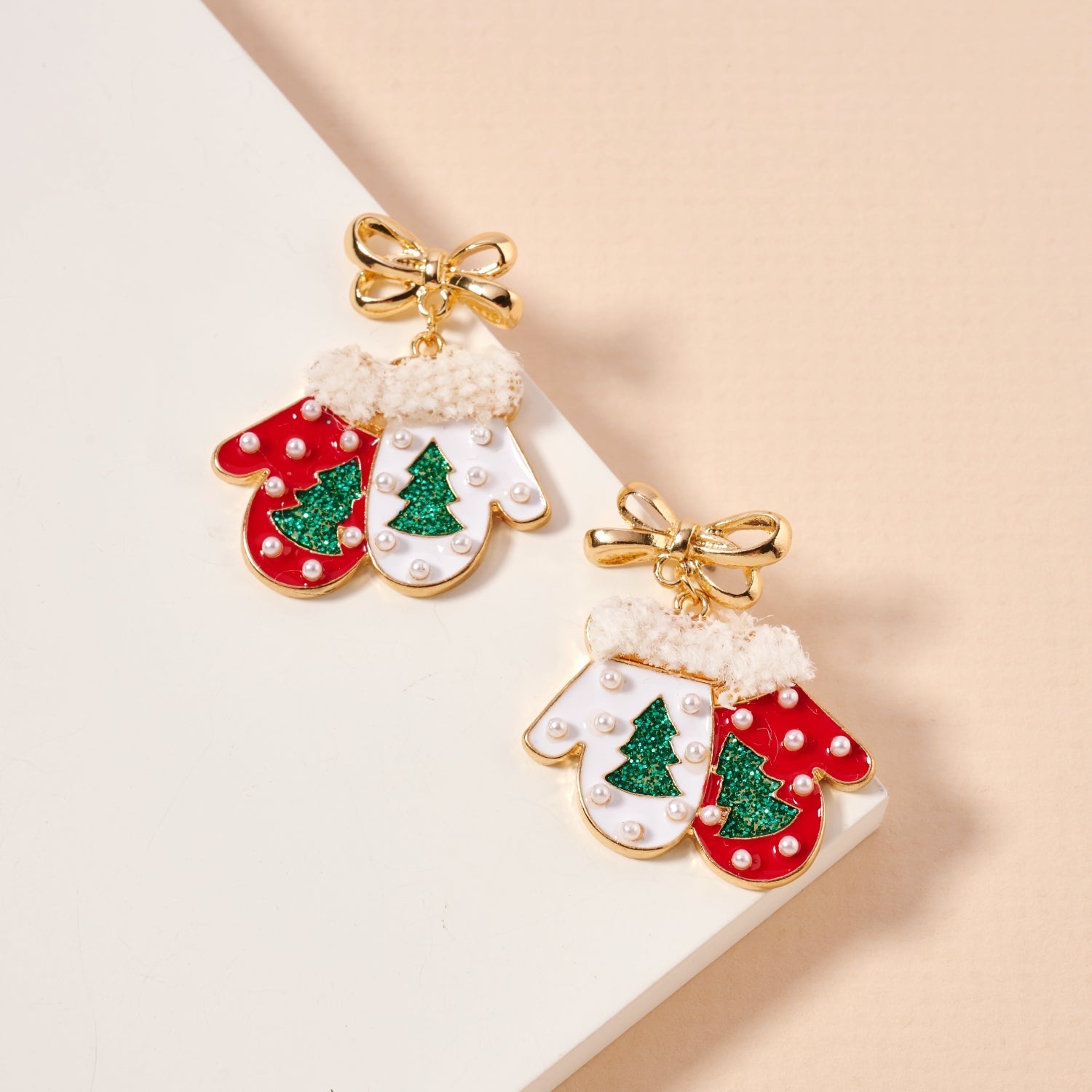Christmas Gloves with Pearls Enamel Dangling Earrings | Charming Christmas Gloves with Pearls Enamel Drop Earrings - Frem