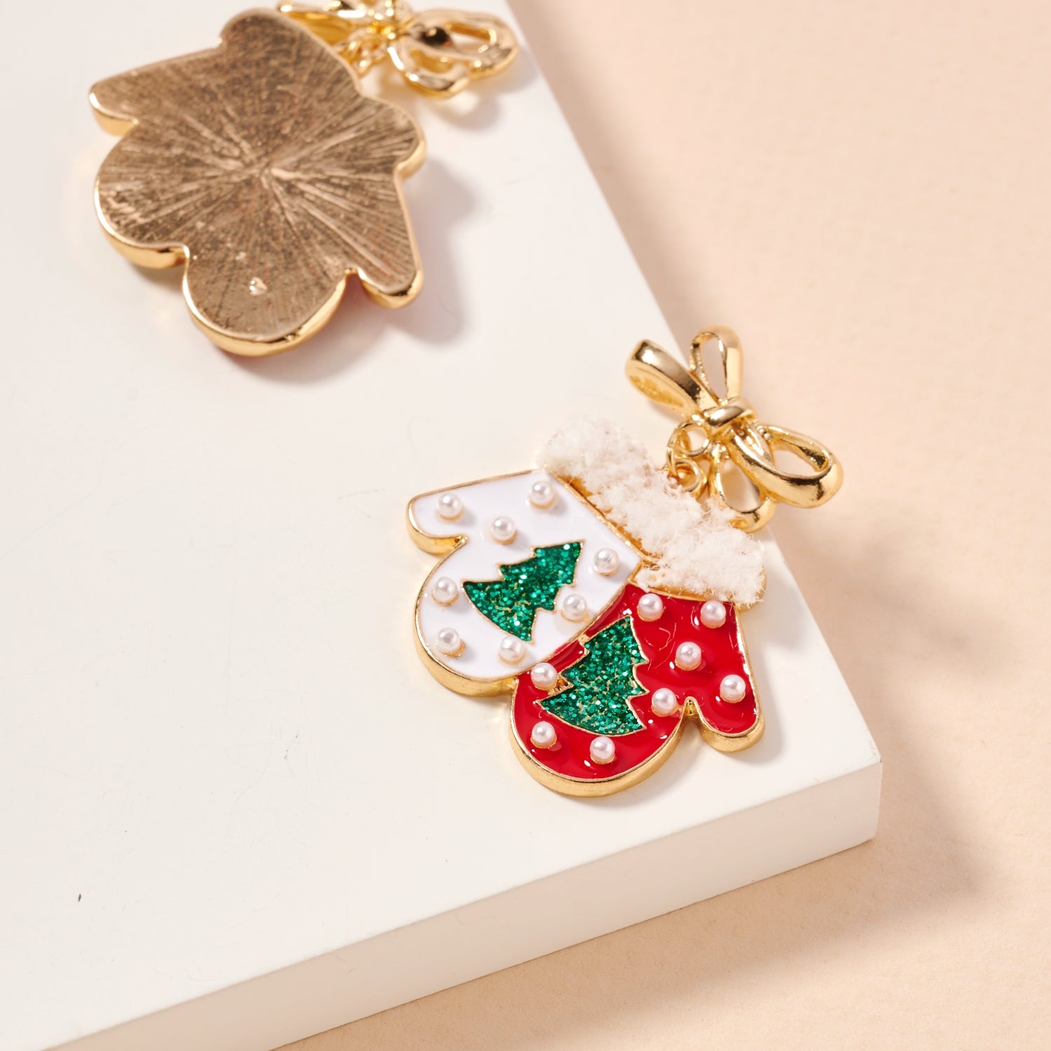 Christmas Gloves with Pearls Enamel Dangling Earrings | Charming Christmas Gloves with Pearls Enamel Drop Earrings - Frem