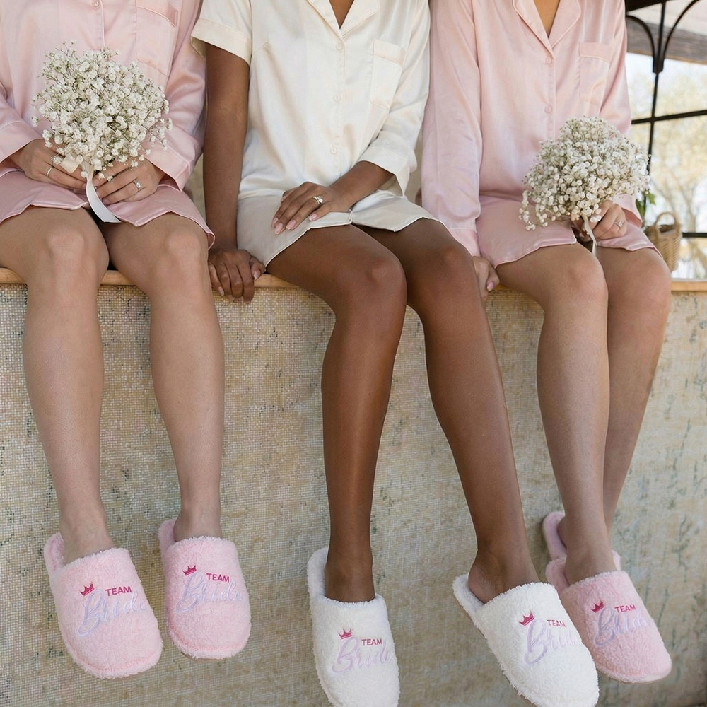 Team Bride Cozy Fuzzy Slippers - Frem