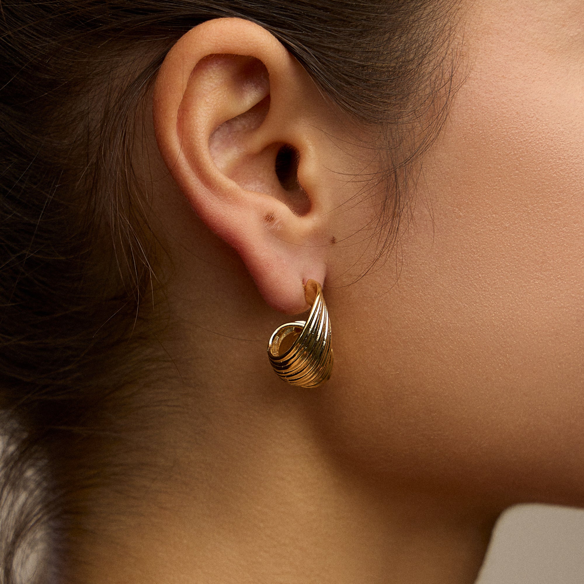 18K Gold-Dipped Ribbed Spiral Hoop Earrings – Bold Gold & Silver Swirls