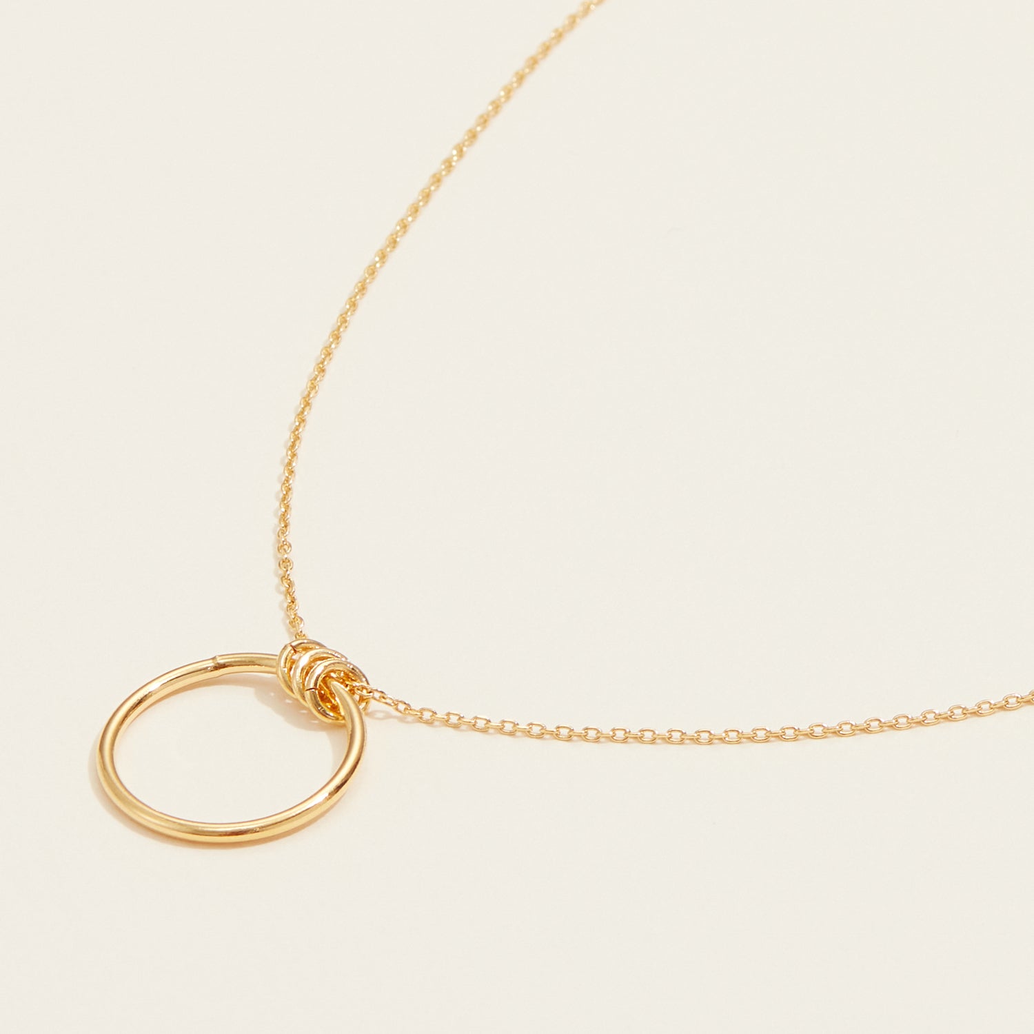GOLD CIRCLE PENDANT NECKLACE