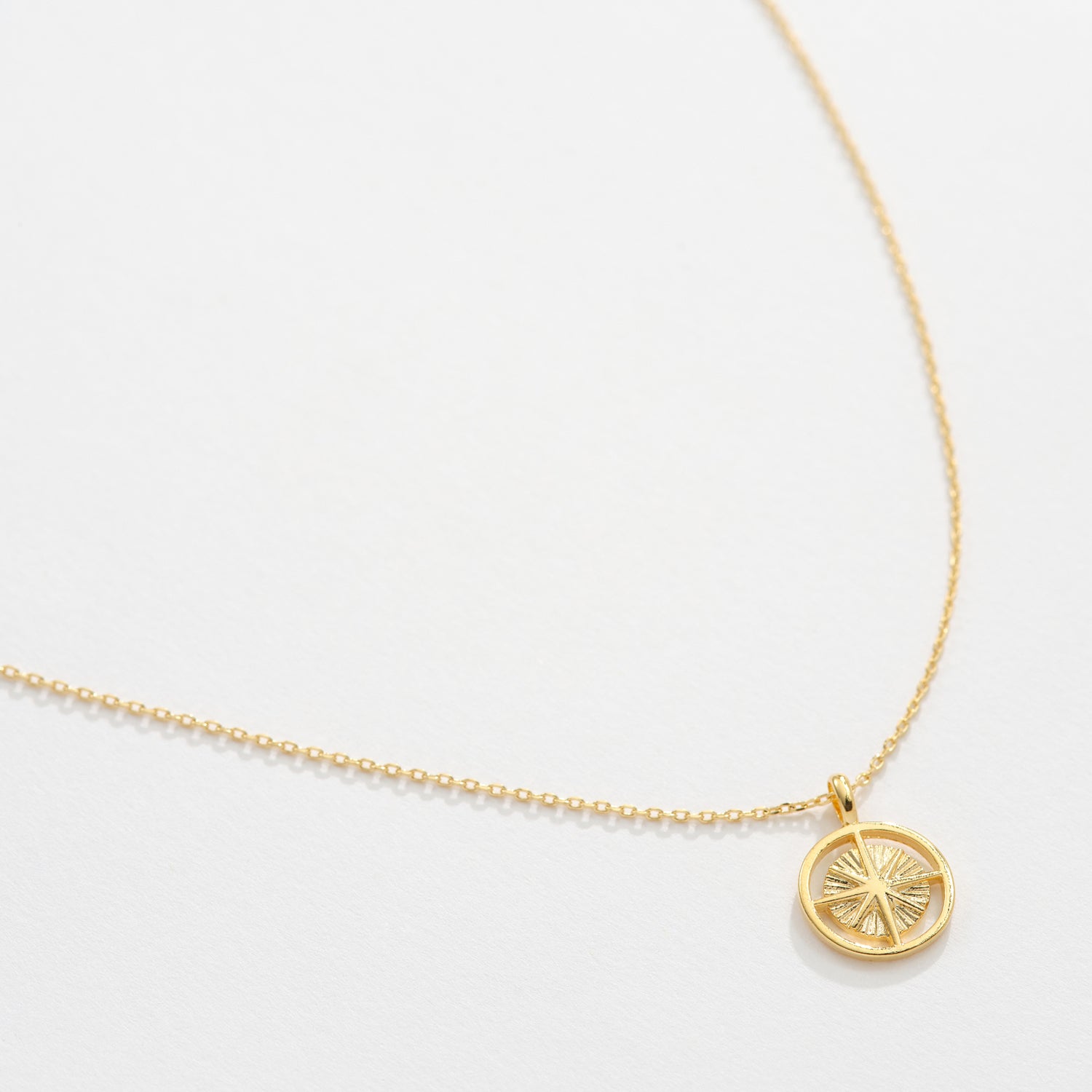 Gold Dipped Sunburst Medallion Necklace - Frem